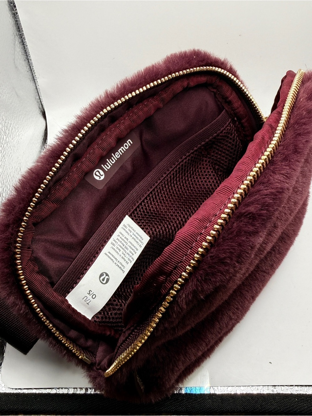 lululemon athletica Plush Zip Cosmetic Pouch - Burgundy - Picture 9 of 13